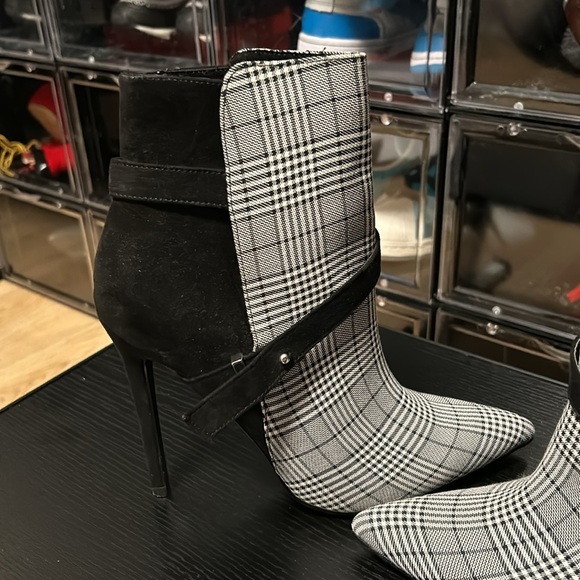 Booties high heels US7 - Picture 3 of 5